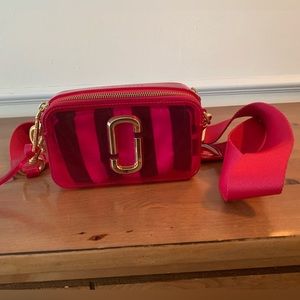 Marc Jacobs The Jelly Snapshot in Fuschia